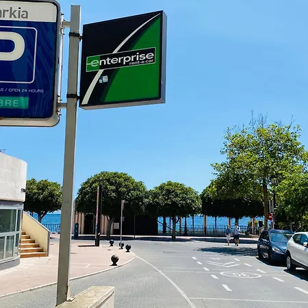 On The First Line Of The Sea With A View And Free Parking Apartment Marbella