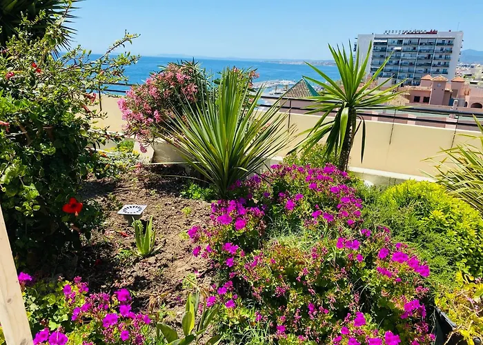 On The First Line Of The Sea With A View And Free Parking Apartamento *