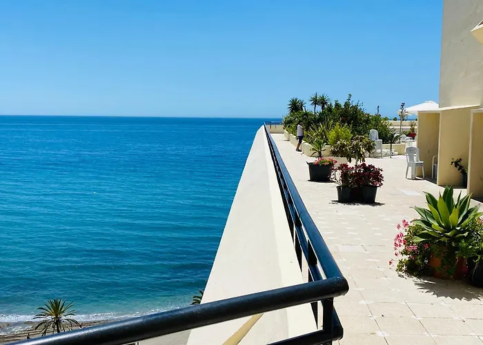 Apartamento On The First Line Of The Sea With A View And Free Parking