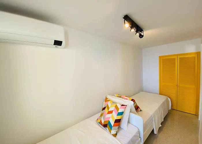 On The First Line Of The Sea With A View And Free Parking *