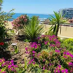 On The First Line Of The Sea With A View And Free Parking Apartamento *