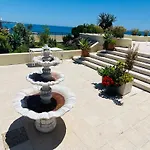 Apartamento On The First Line Of The Sea With A View And Free Parking