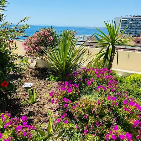 On The First Line Of The Sea With A View And Free Parking Apartamento *