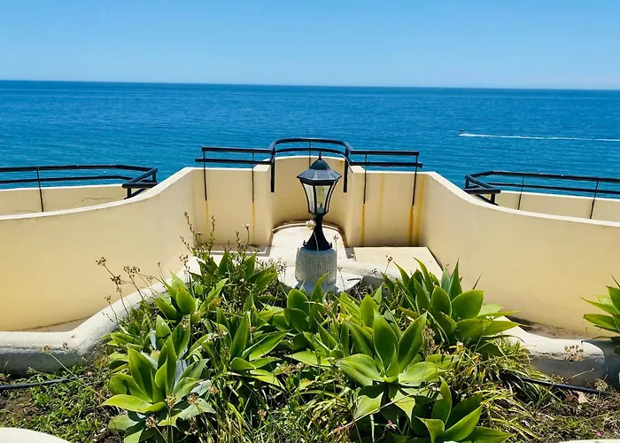 Апартаменти On The First Line Of The Sea With A View And Free Parking