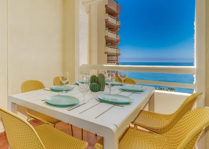 On The First Line Of The Sea With A View And Free Parking Апартаменти