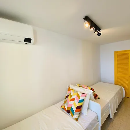 On The First Line Of The Sea With A View And Free Parking *