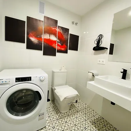 Appartement On The First Line Of The Sea With A View And Free Parking Marbella