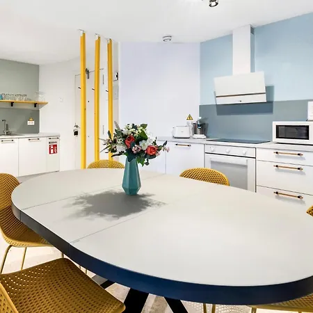 Appartement On The First Line Of The Sea With A View And Free Parking *